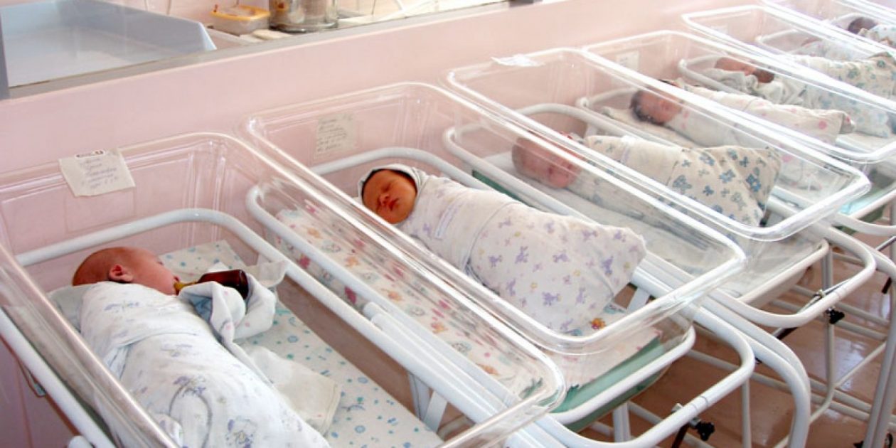 Новорожденные в роддоме