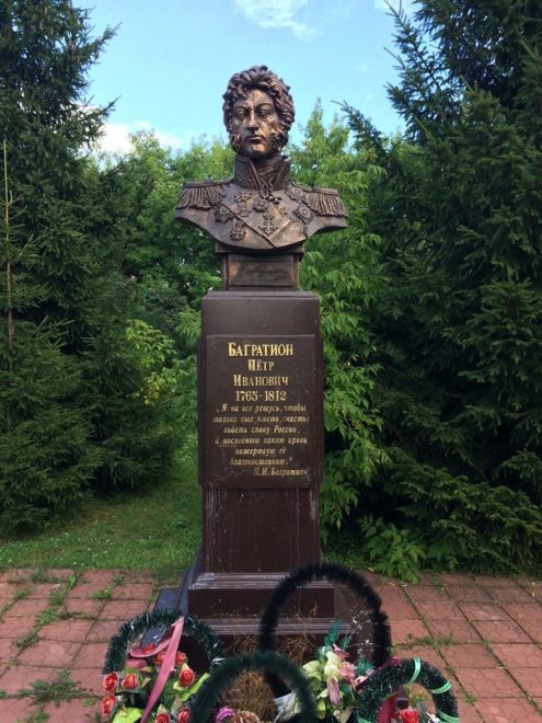 Памятник Петру Багратиону в селе Сима Юрьев-Польского района