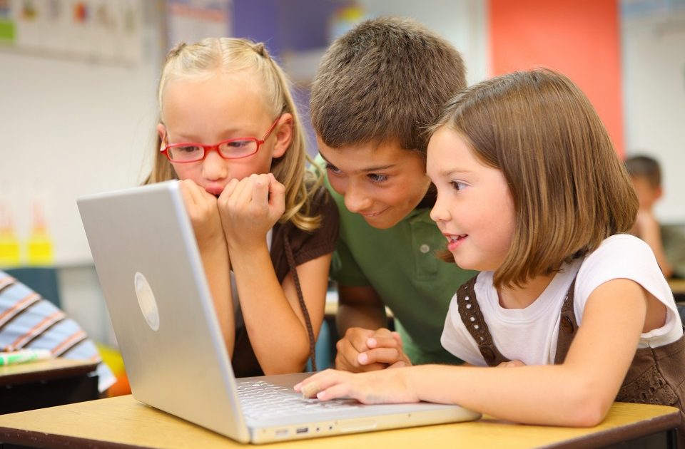 Дети у компьютера