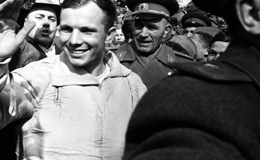 Юрий Гагарин после приземления