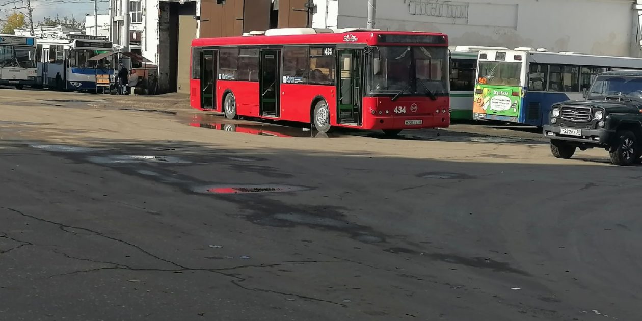 Первый красный автобус вышел на линию